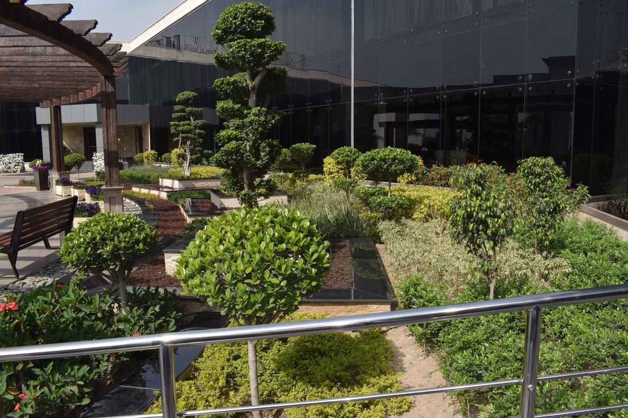 Hotel Defence Raya Golf & Country Club Lahore Exterior foto
