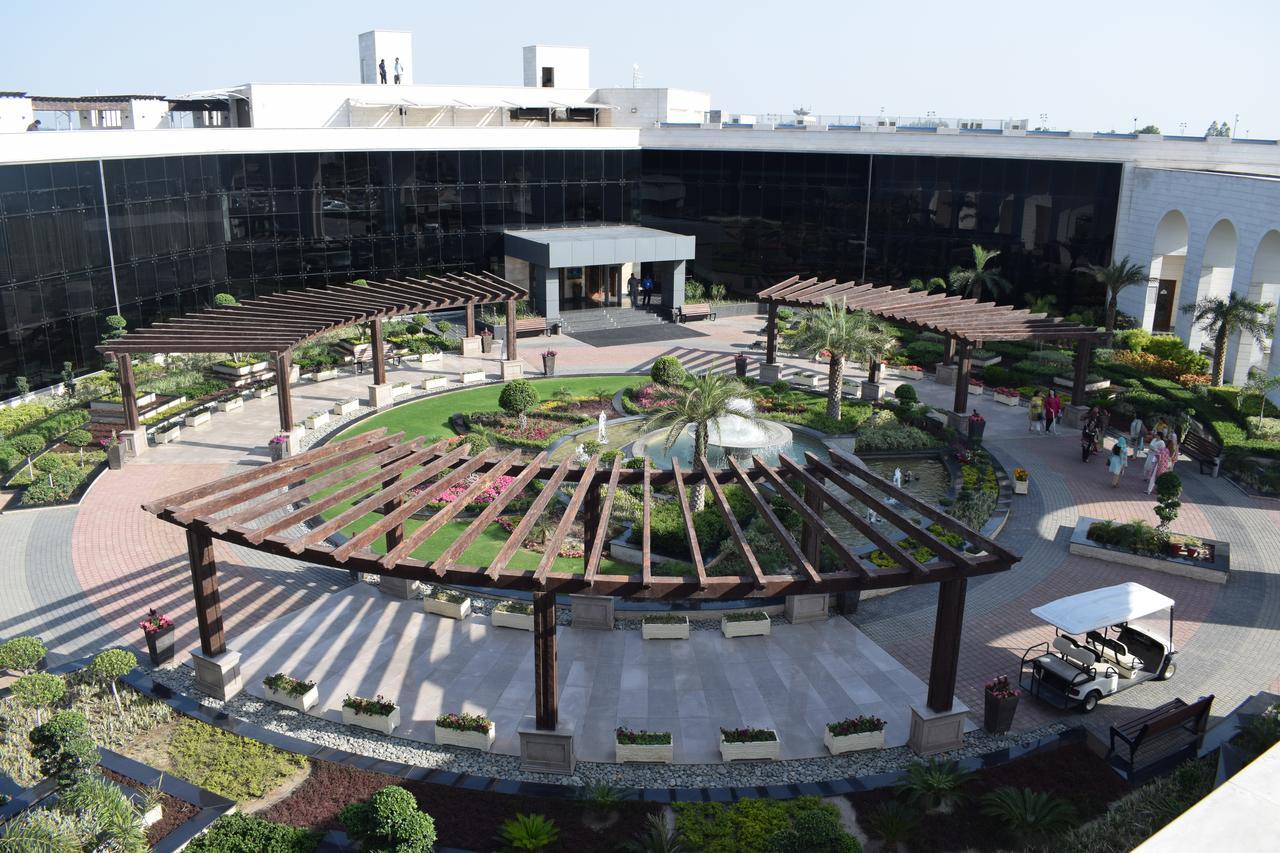 Hotel Defence Raya Golf & Country Club Lahore Exterior foto